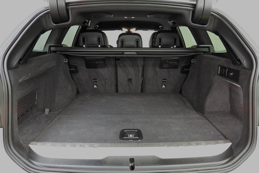 BMW 330e xDrive Kamera Drag M Sport SoV Hjul Brooklyn Grey HiFi