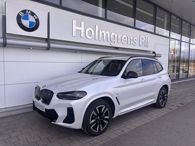 BMW iX3 M Spr Charged Panoroma, Backkamera, El Stol | Ränta 3,99%
