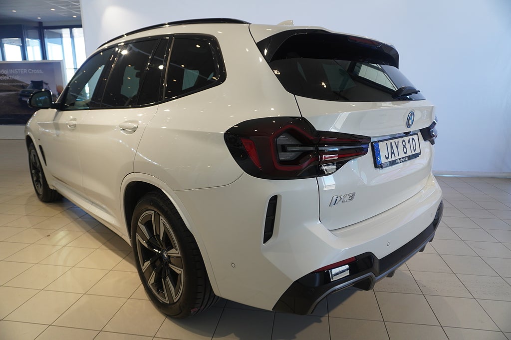 BMW iX3 M Spr Charged Panoroma, Backkamera, El Stol | Ränta 3,99%