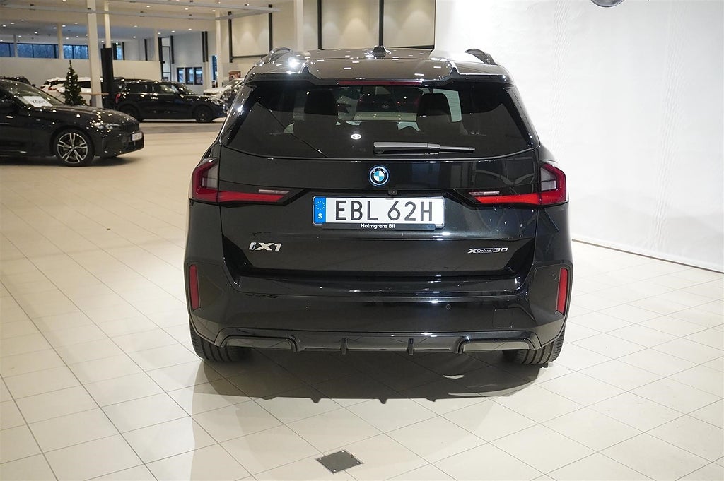BMW iX1 xDrive30 M Sport Pro DA Keyless Adaptiv-Led Drag | Ränta 3,99%