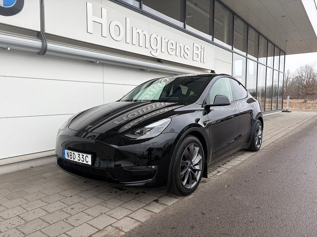 Tesla Model Y Performance AWD Dragkrok Panorama Moms | Ränta 2,99%