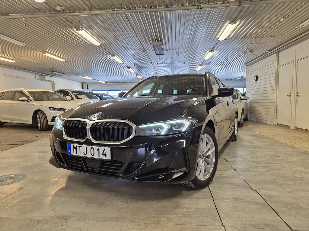 BMW 330e xDrive Panorama Drag Navigation