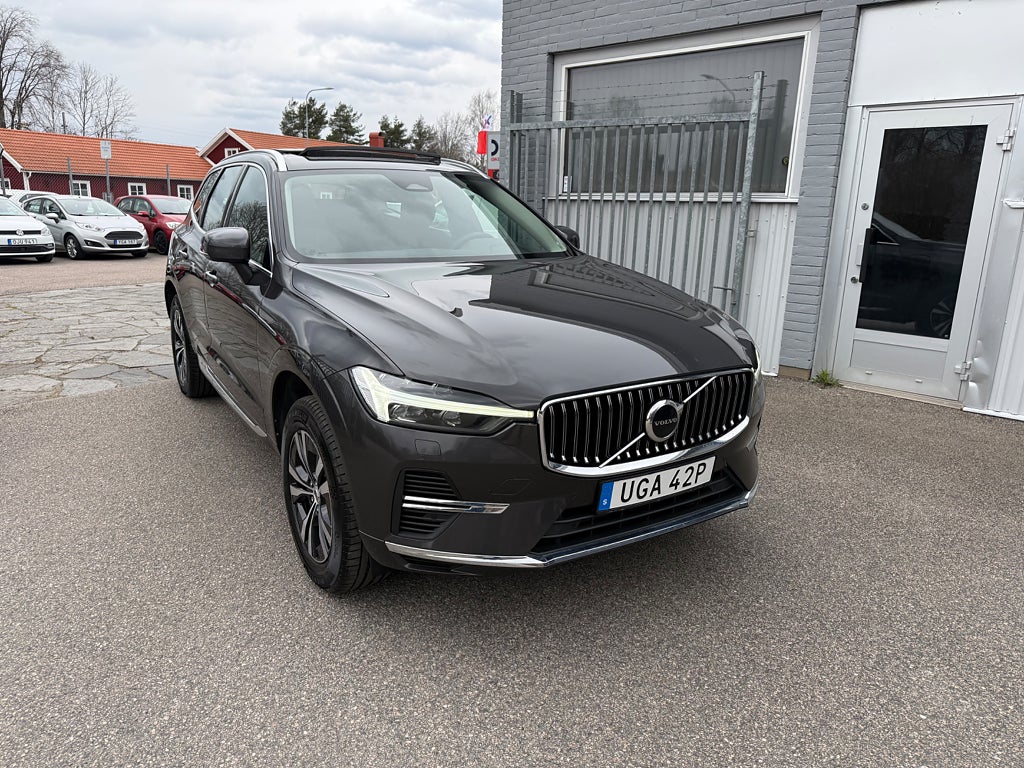 Volvo XC60 Recharge T6 350HK AWD GEARTRONIC / PANORAMA / DRAG
