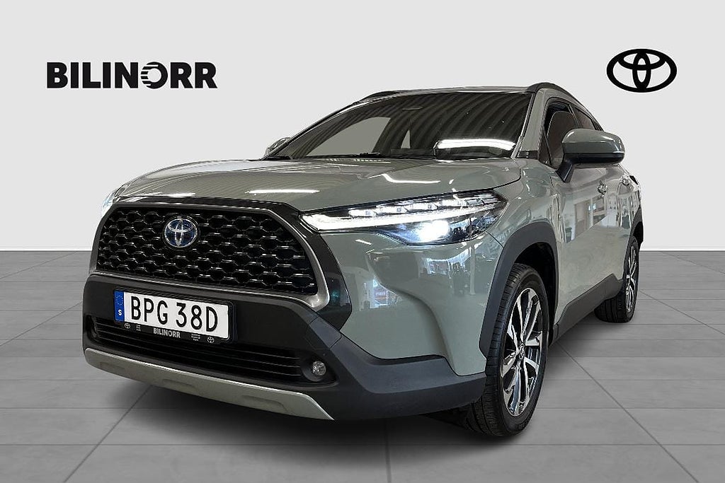 Toyota Corolla Cross Hybrid AWD-i e-CVT | Dragkrok | Vinterhjul