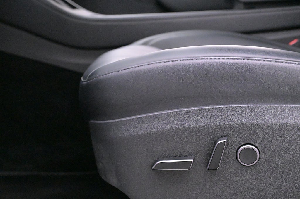 Tesla Model Y Standard Range RWD Autopilot Panorama Drag