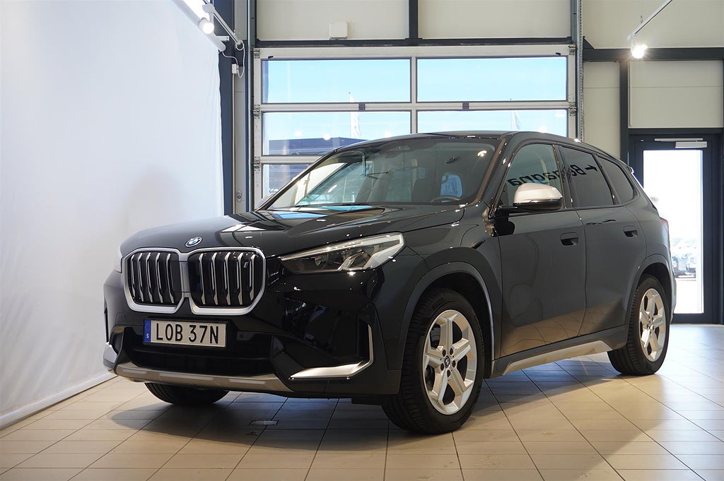 BMW iX1 xDrive30 xLine Rattvärme Drag Driving Assistant Plus Tonade