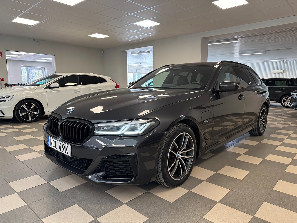 BMW 530e xDrive Touring Panorama M Sport Navi Skinn Drag