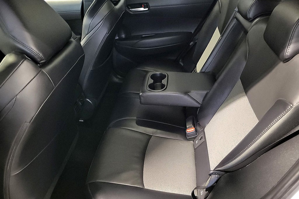 Toyota Corolla Cross 2,0 Hybrid AWD-i Executive / Vinterhjul