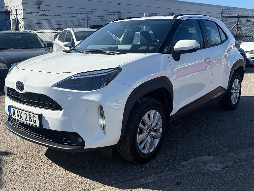Toyota Yaris Cross 1.5 Hybrid 116hk e-CVT Euro-6 / Nyservad / S&V-Hjul