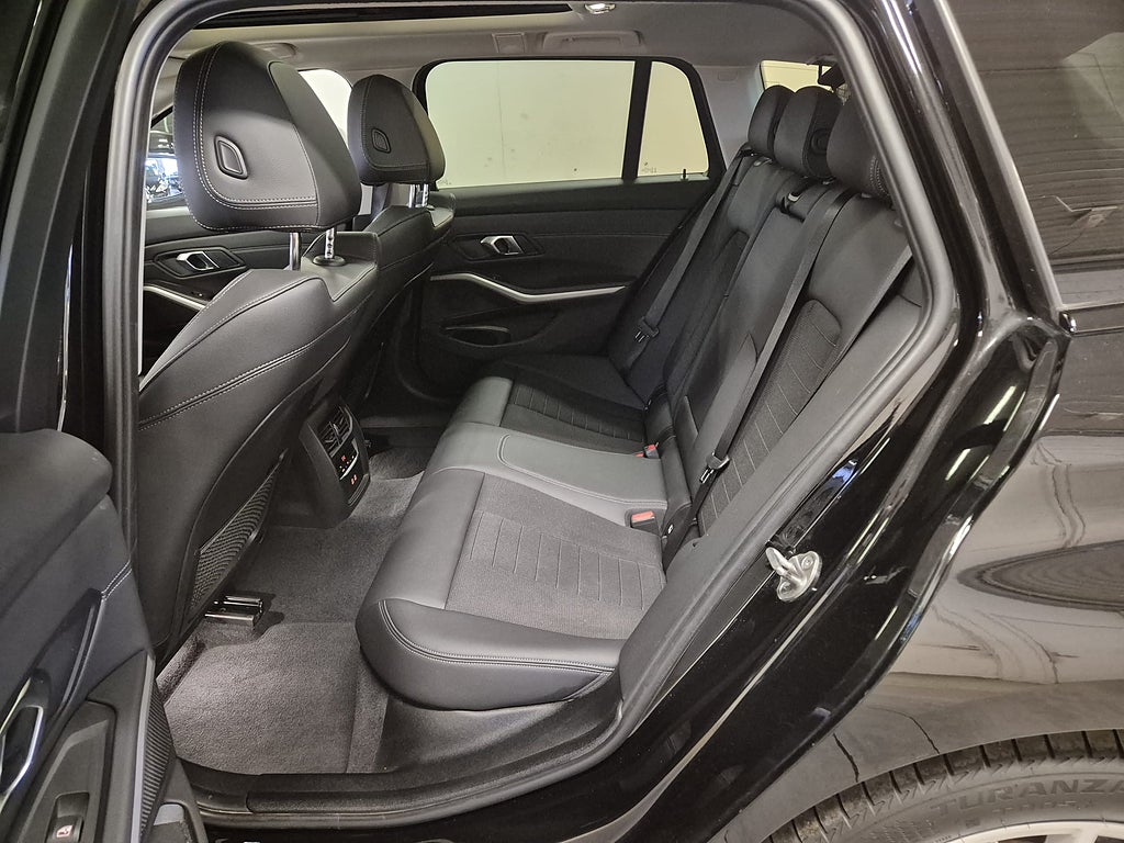 BMW 330e xDrive Panorama Drag Navigation