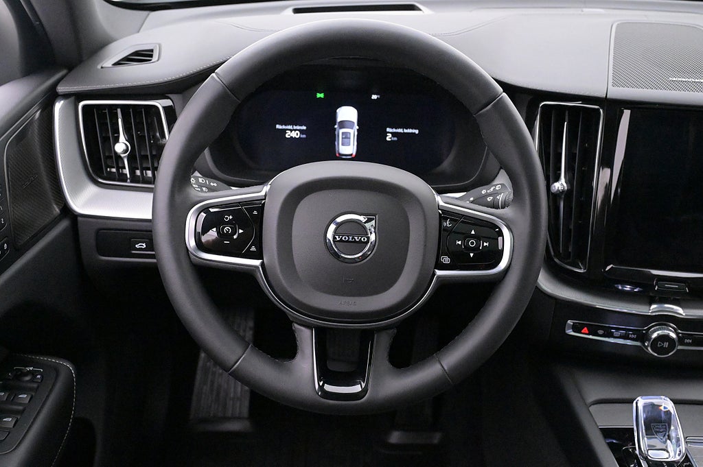 Volvo XC60 Recharge T6 AWD Ultimate Bright Drag Pano HK BLIS