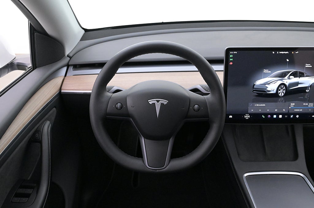 Tesla Model Y Long Range AWD Autopilot Pano Drag