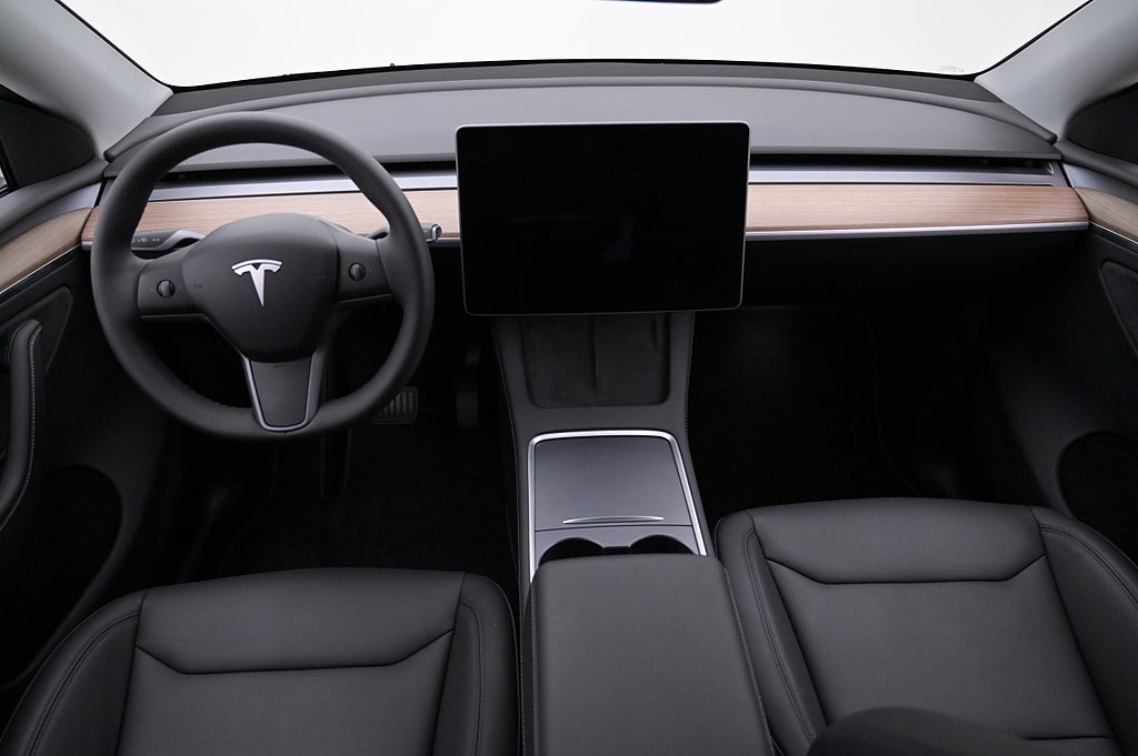 Tesla Model Y Long Range AWD Autopilot Pano Drag