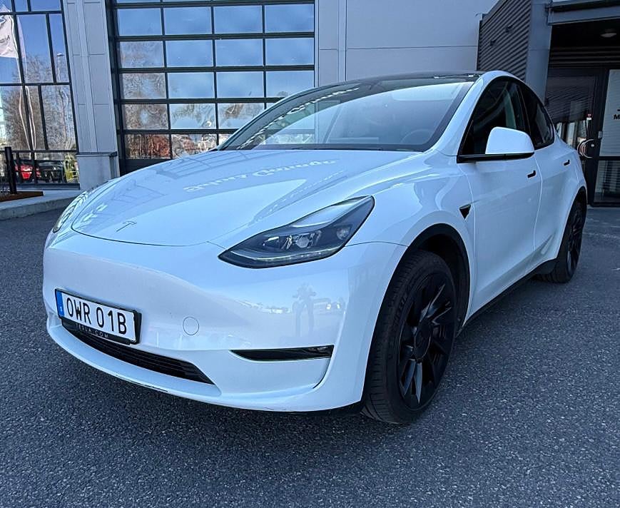 Tesla Model Y Long Range AWD 20″ MOMS / Vinterhjul /