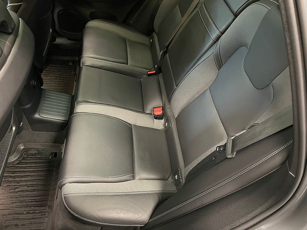 Volvo XC60 Recharge T6 R-Design T
