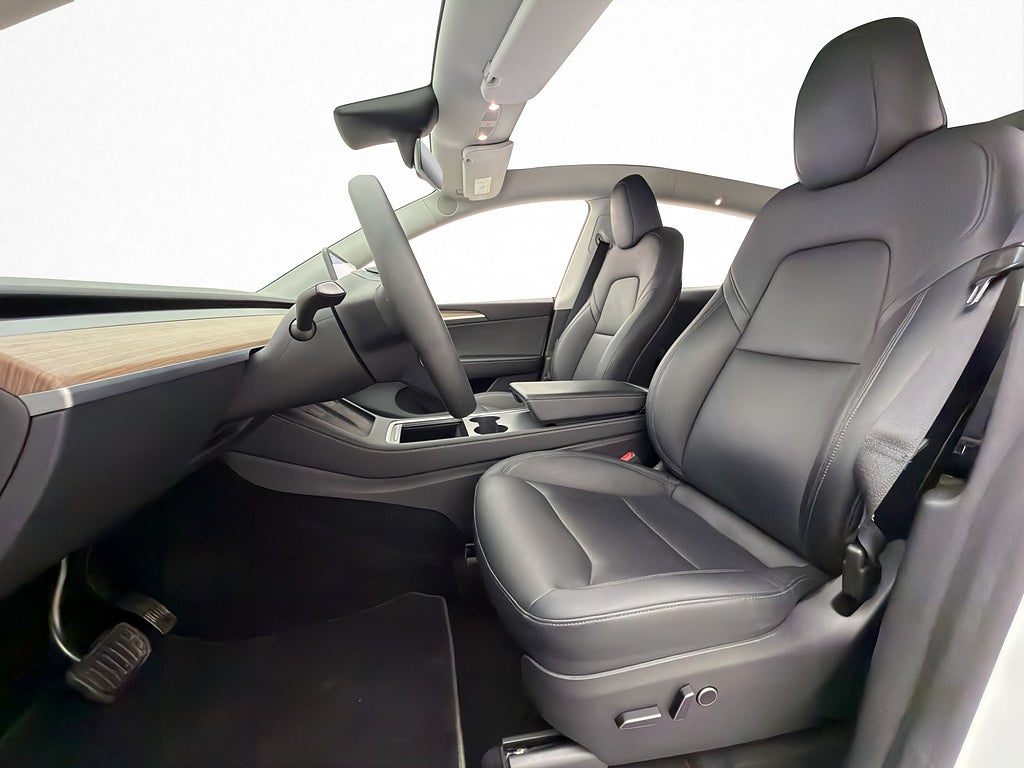 Tesla Model Y Long Range AWD Autopilot Dragkrok Svensksåld