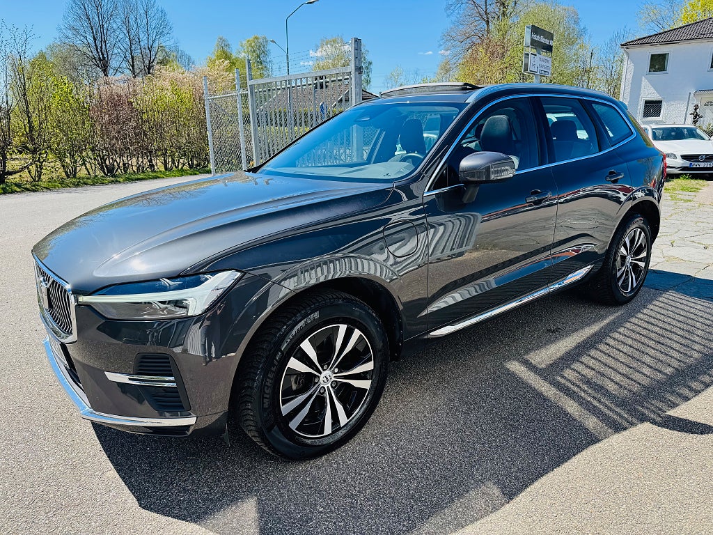 Volvo XC60 Recharge T6 AWD 350HK / PANORAMA / NAVI / DRAG
