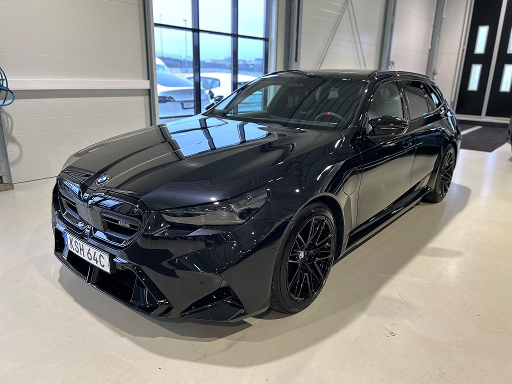 BMW M5 Touring 727hk / Ultimate Paket / B&W / Drag / Moms