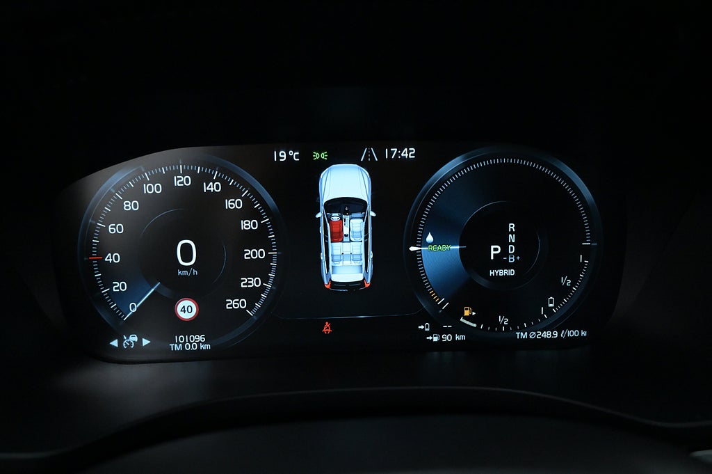 Volvo XC60 T8 Twin Engine AWD Momentum Drag Pano Kamera