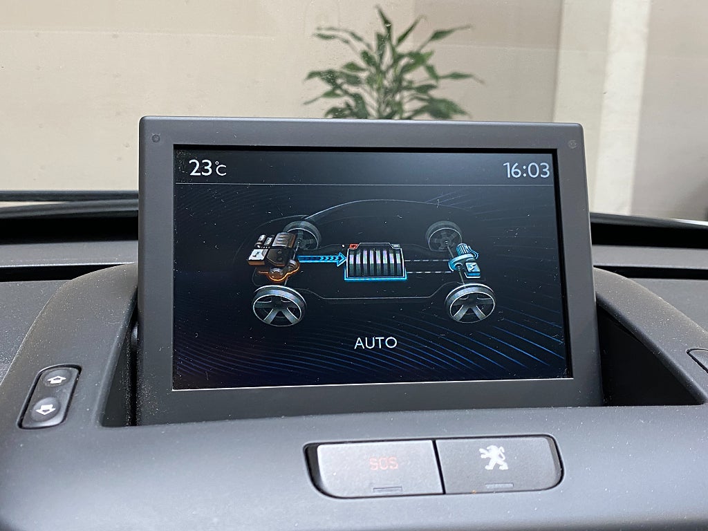 Peugeot 3008 2.0 Hybrid4 AWD / Automat / Navi / Backkamera  200hk
