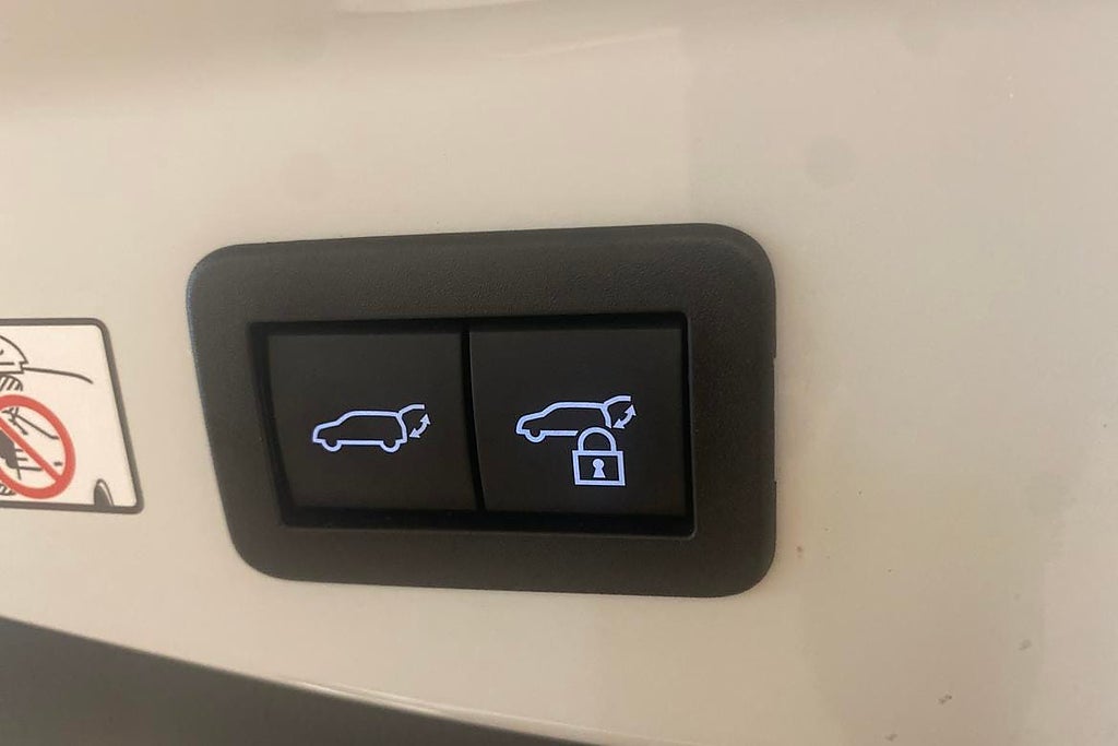 Toyota C-HR 2,0 LADDHYBRID FWD STYLE TEKNIKPAKET B, Vinte…