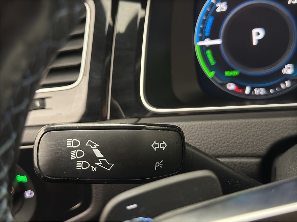 Volkswagen Golf GTE 204hk MOMS Cockpit P-Sensorer CarPlay