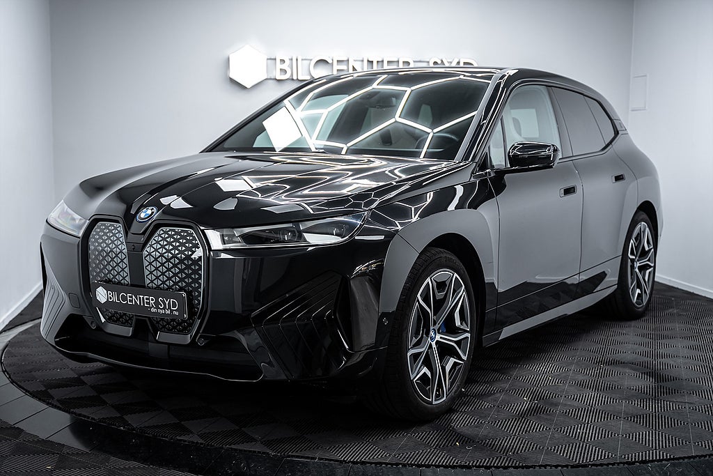 BMW iX iX|xDrive40|Pano|360°|Clear&Bold|HuD|Moms|326hk