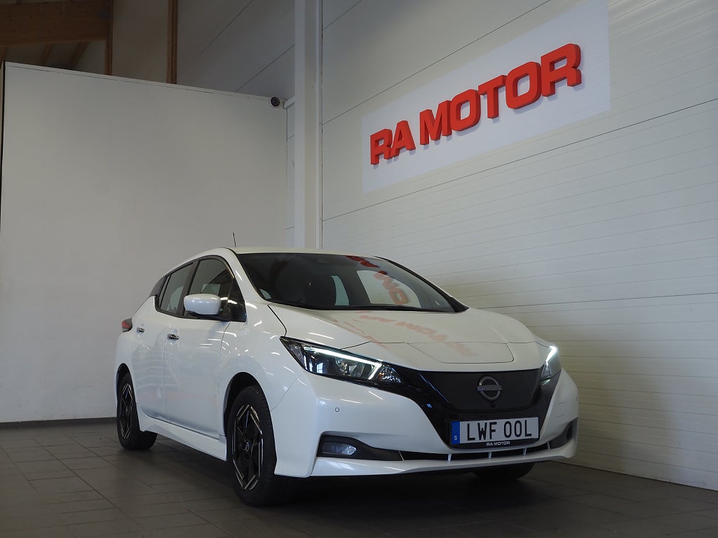Nissan Leaf 40 kWh 150hk Acenta | Drive assist | 360° | Rattvärme