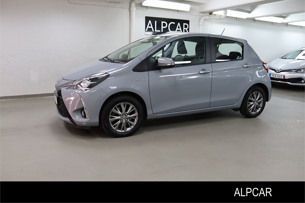 Toyota Yaris HYBRID ACTIVE 9700 MIL V-HJUL NYSERVAD