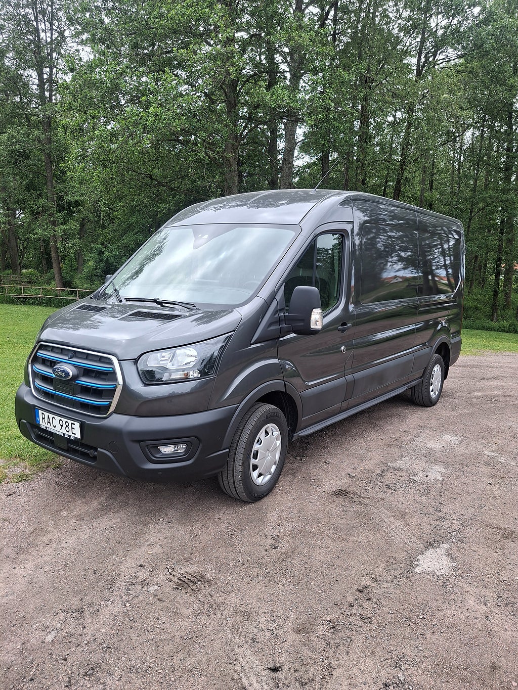 Ford transit E- 350 med Elutag i skåpet
