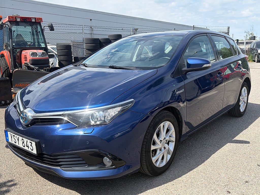 Toyota Auris 1.8 Hybrid 136hk e-CVT Nybesiktigad *360kr skatt*