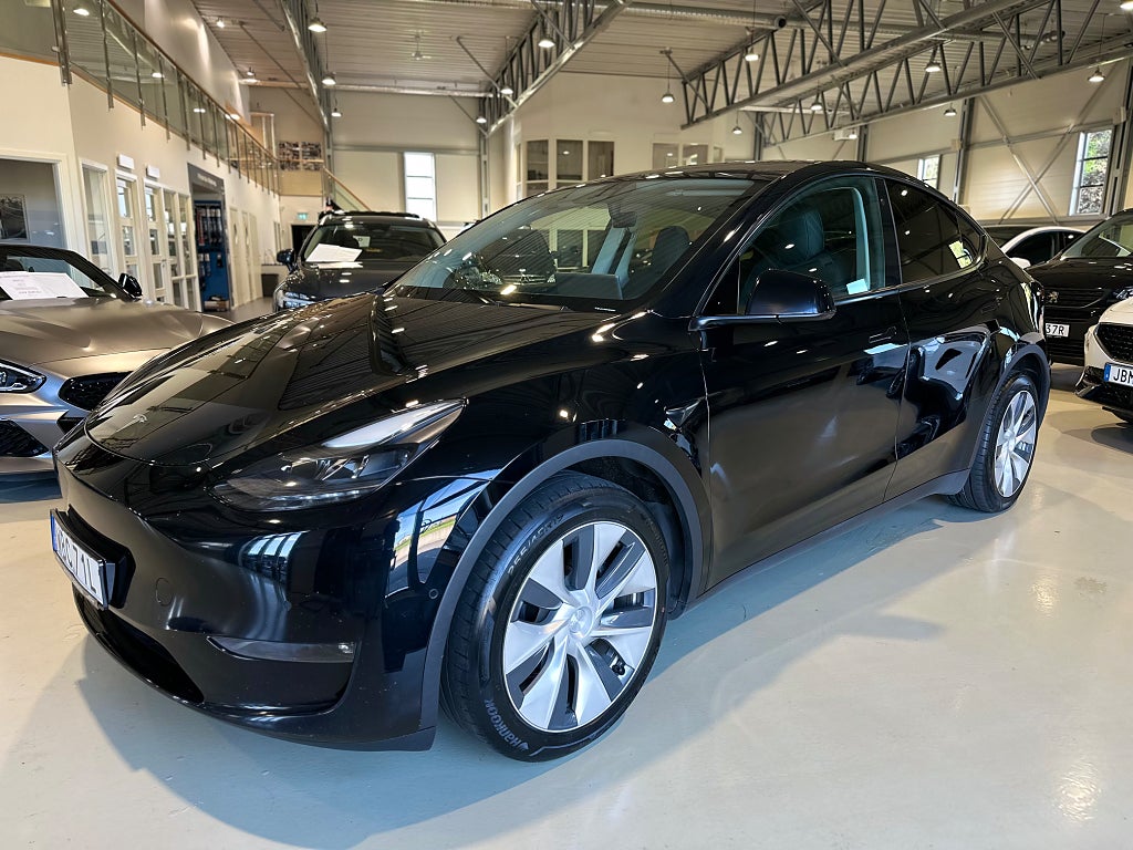 Tesla Model Y Long Range AWD / Moms