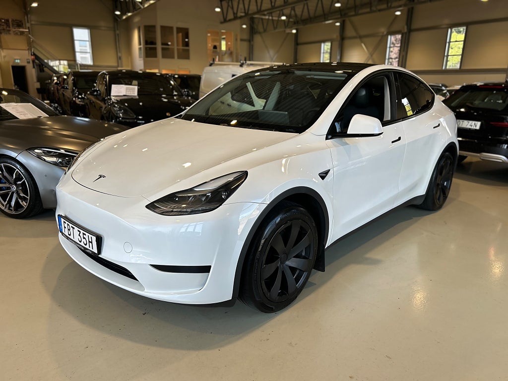 Tesla Model Y Standard Range RWD 299hk / Drag / Moms