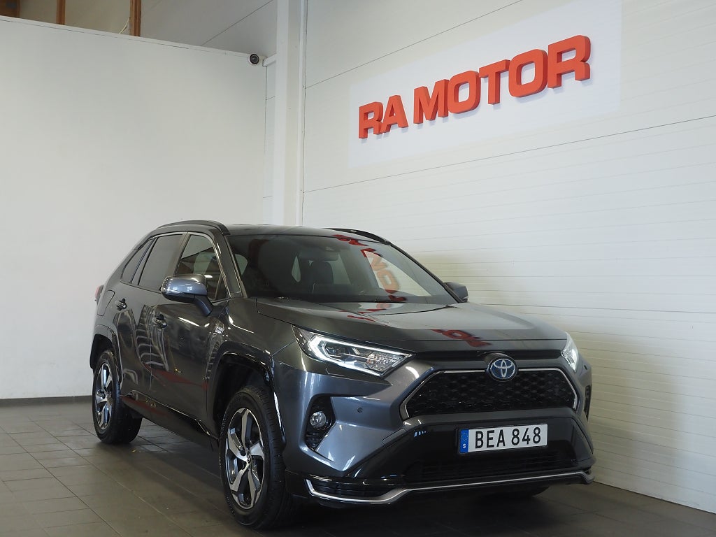 Toyota RAV4 AWD PHEV 306hk Launch Edition | Kamera | Drag | Navi |