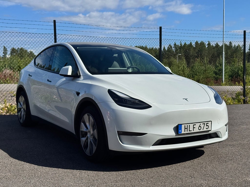 Tesla Model Y Long Range AWD DRAGKROK VÄRMARE V-HJUL DUBB PANO MOMS