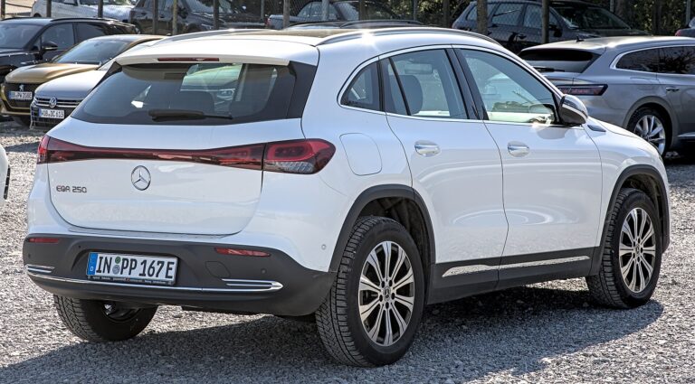 Begagnad Mercedes EQA elbil