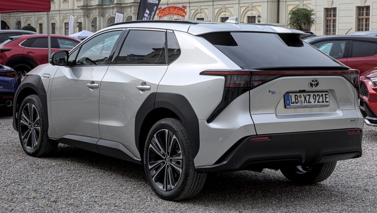 Toyota bZ4X el-SUV - begagnad Toyota elbil