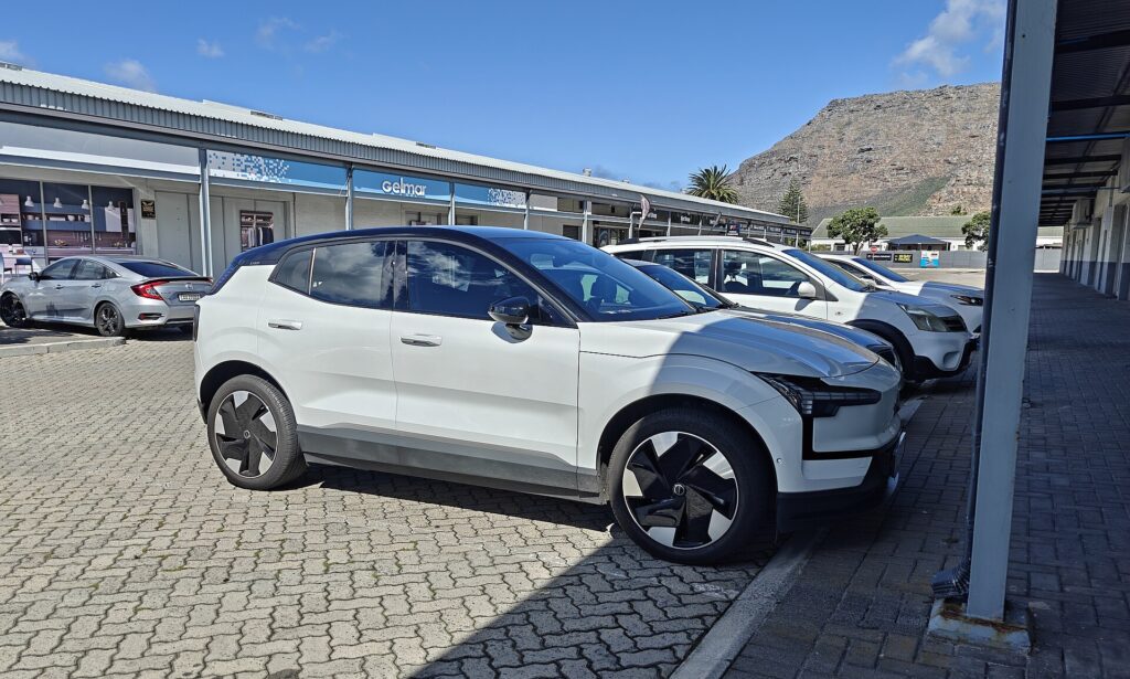 Vit Volvo EX30 el-SUV – begagnad Volvo EX30