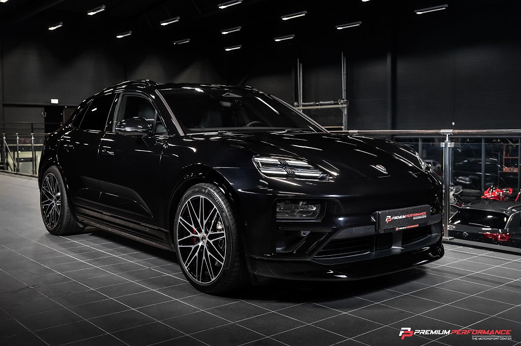 Porsche Macan Turbo 22″|Pano|PassDisplay|360°|AdaptivFart|Drag|Carbon