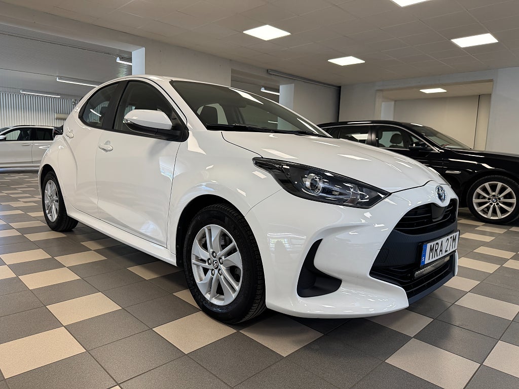 Toyota Yaris Hybrid CVT 116 Hk B-Kamera Värmare Active