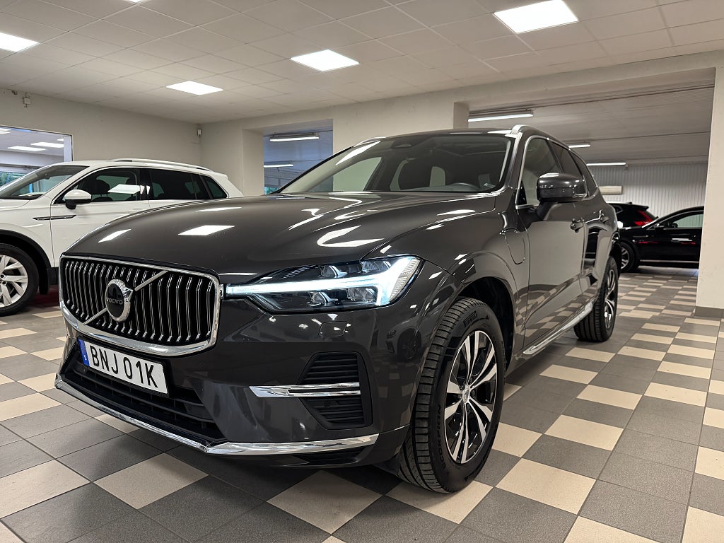 Volvo XC60 Recharge T6 AWD Geartronic Core Panorama CarPlay Navi