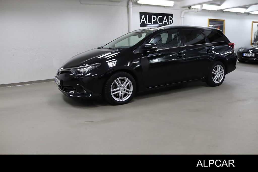 Toyota Auris TS HSD INTENSE EDITION EN ÄGARE 13100 MIL V-HJUL