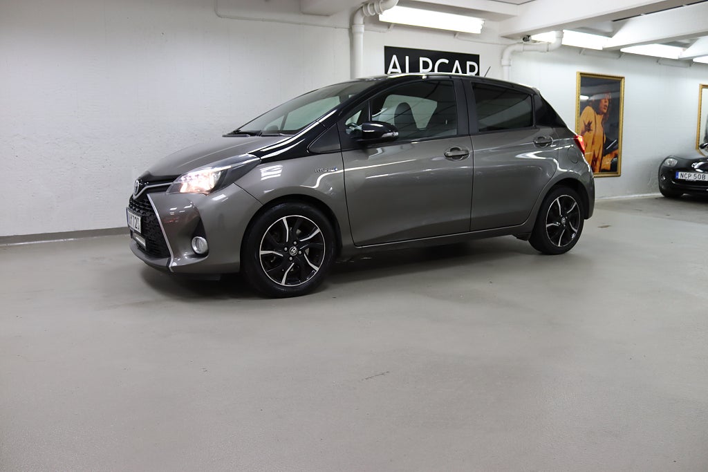 Toyota Yaris HYBRIDE E-CVT ACTIVE, STYLE BI-TONE  V-HJUL
