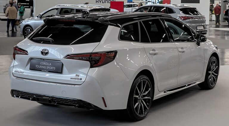 Toyota Corolla Touring Sports Hybrid - begagnad Toyota hybrid