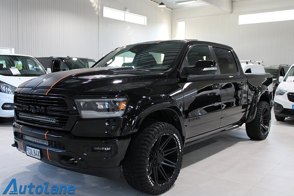 Dodge RAM 1500 Dubbelhytt 5’7″ box 5.7 V8 HEMI 4×4 LARAMIE 22″,Pano