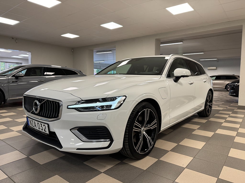 Volvo V60 Recharge T6 AWD Geartronic 350 Hk 360° Kamera Navi drag