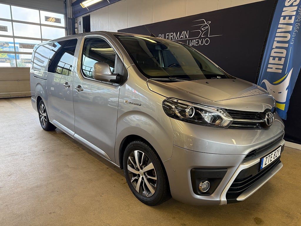 Toyota Proace Crew Cab Electric 75 kWh 5-Sits Skåp MOMS
