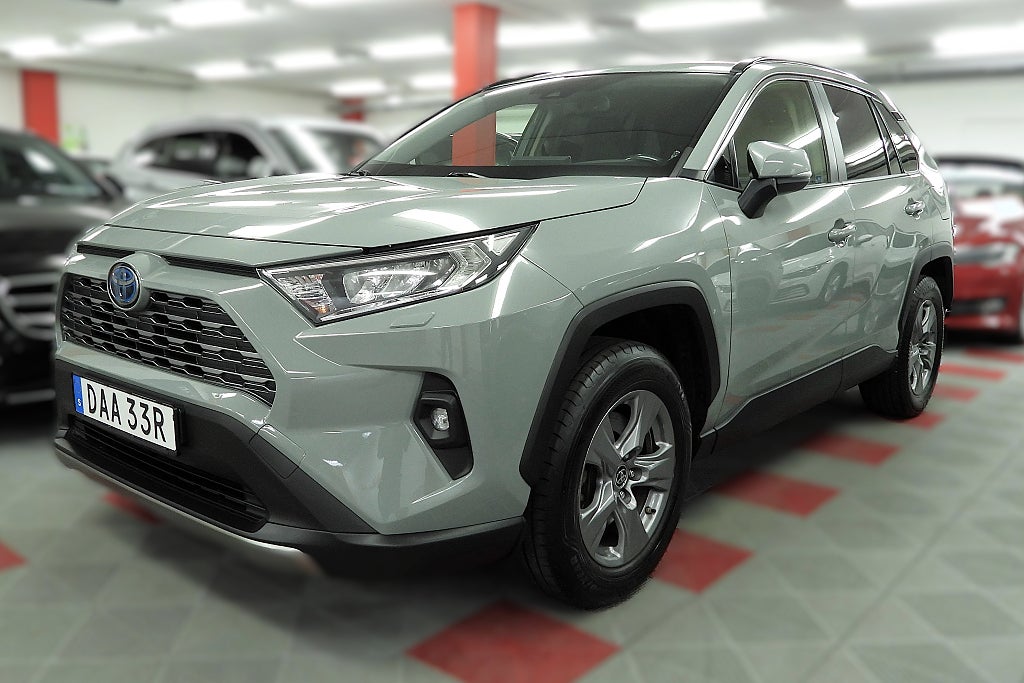 Toyota RAV4 Hybrid AWD-i E-CVT Active Drag SoV Hjul Carplay Värmare