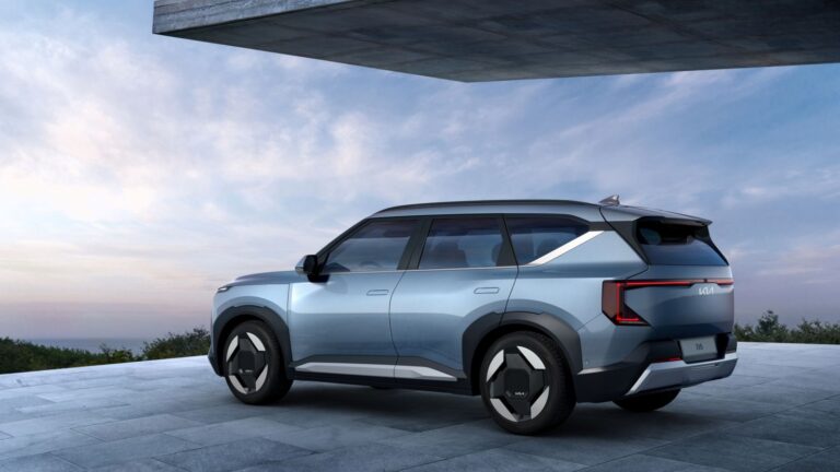 Kia EV5 elbil parkerad - etanolbil begagnad och miljöbilar